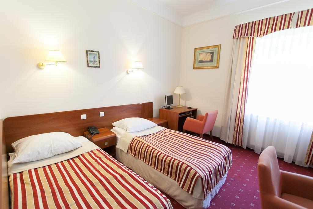 Hotel Twins II Варшава Екстер'єр фото